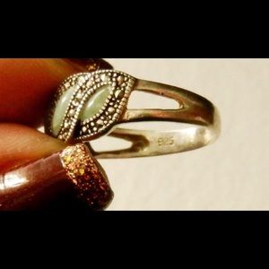 1960s vintage Jade ans marcasite silver ring 💍